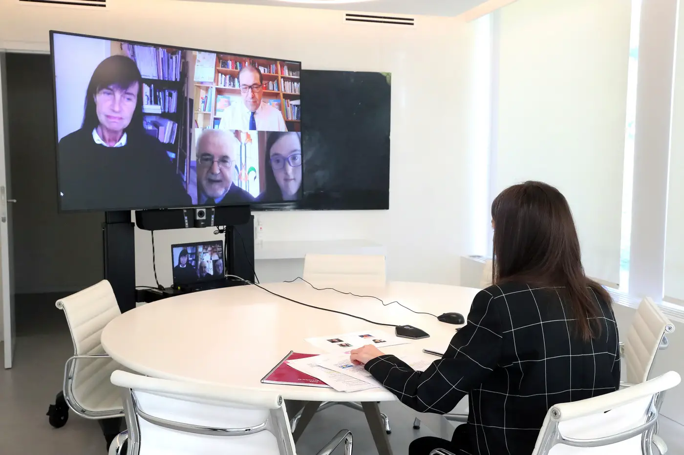 Queen Letizia began her day with a videoconference with  DOWN Spain.