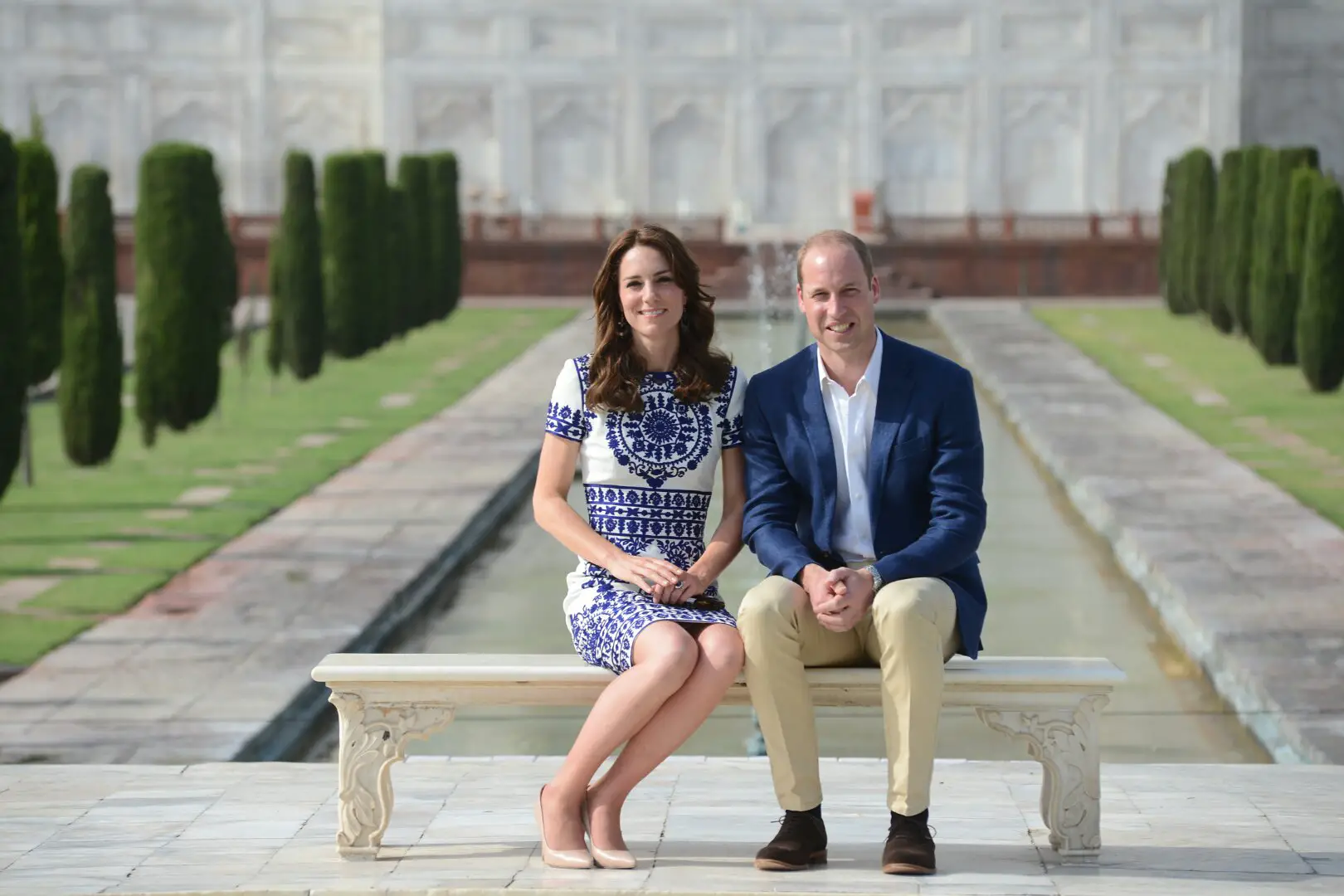 The Duchess of Cambridge wore white Naeem Khan Dress to Visit Taj Mahal during India tour in April 2016