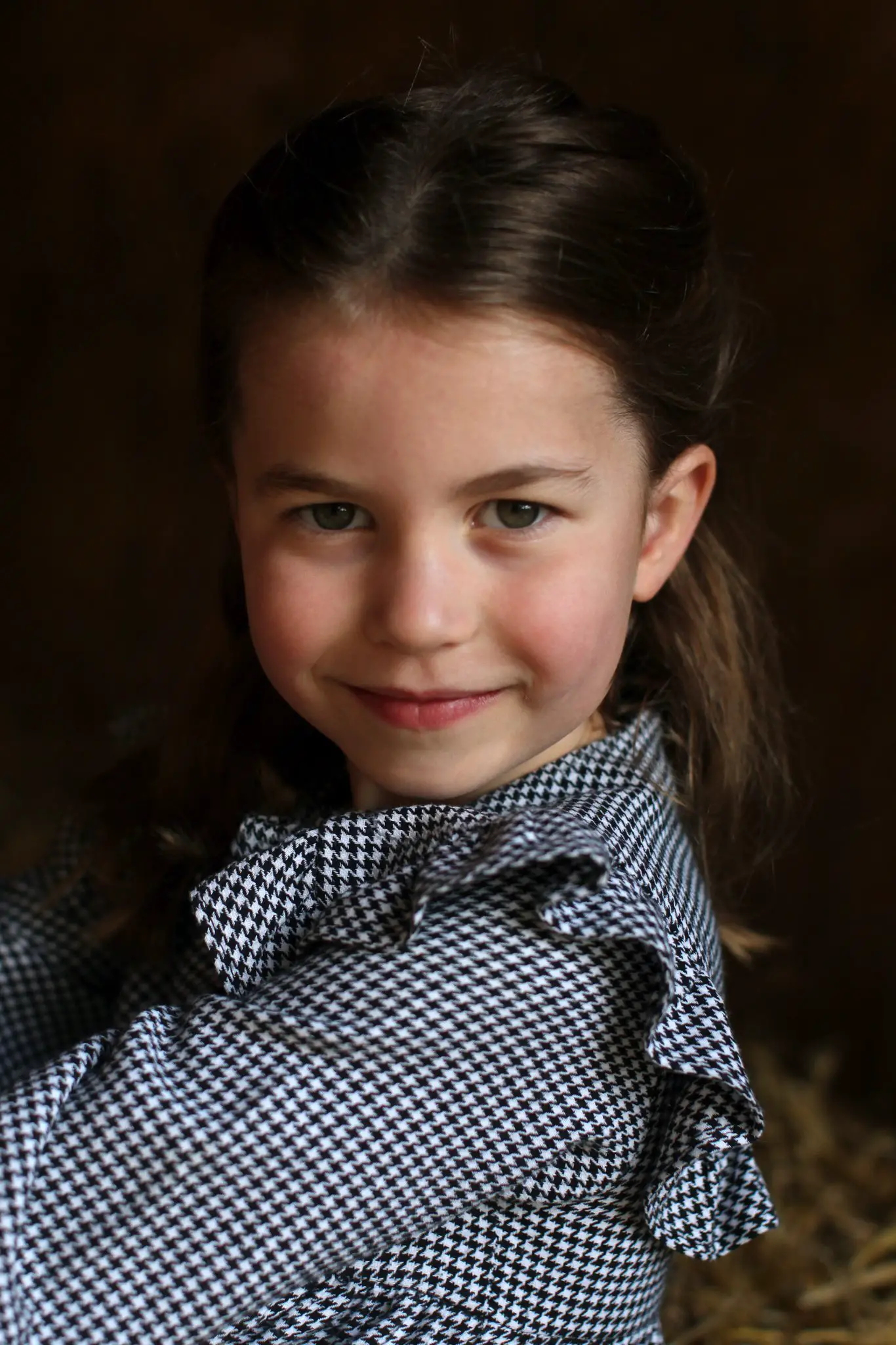 Duke and Duchess of Cambridge relased new pictures of Princess Charlotte to mark her 5th birthday
