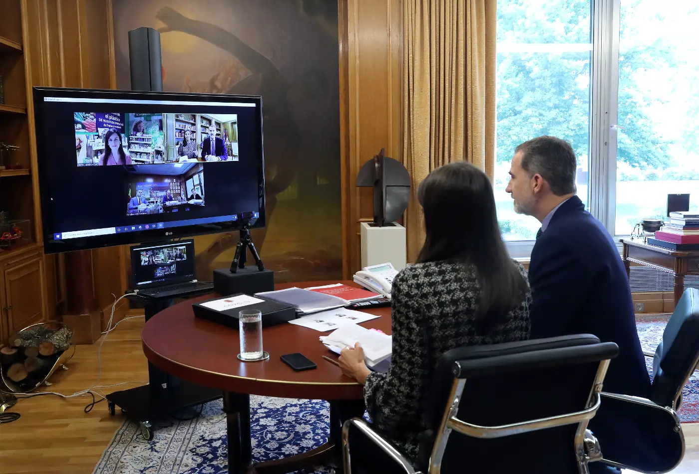 King Felipe and Queen Letizia held a video conference with Carrefour Group2