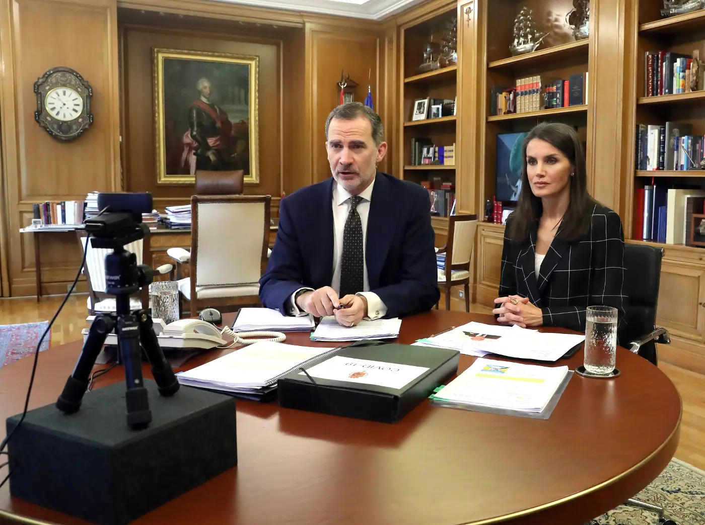 Letizia and King Felipe of Spain today started their day with a videoconference with the president of the General Council Official Medical Associations