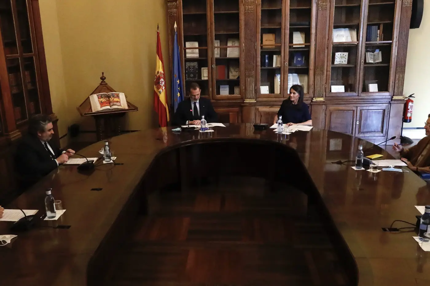 King Felipe and Queen Letizia with the Permanent Commission of the National Library of Spain
