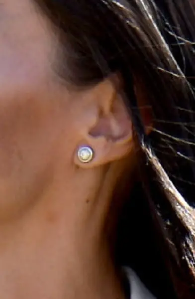Queen Letizia wore unidentified gold tone stud earrings