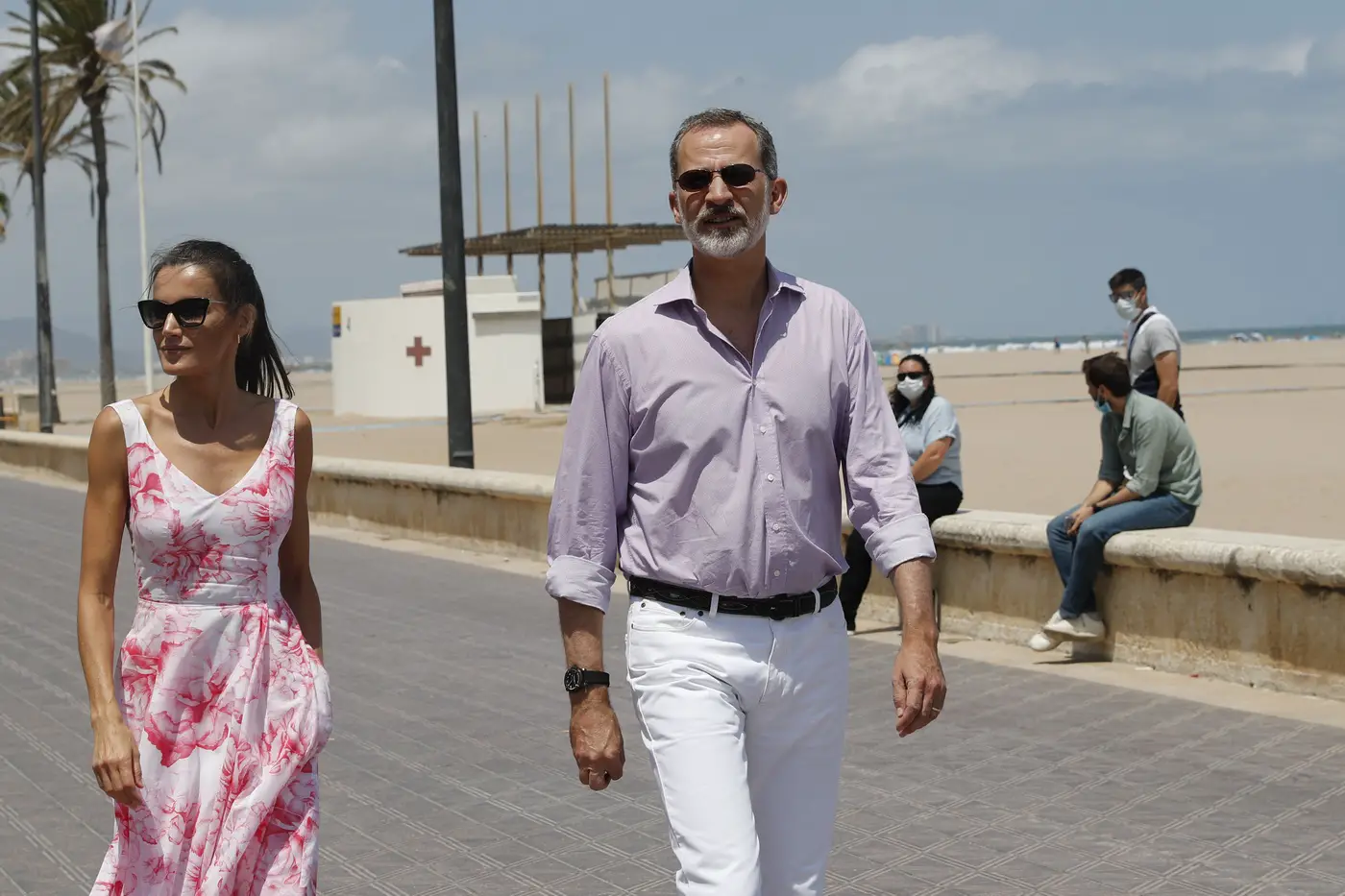 Felipe and Letizia toured the Malvarrosa Beach