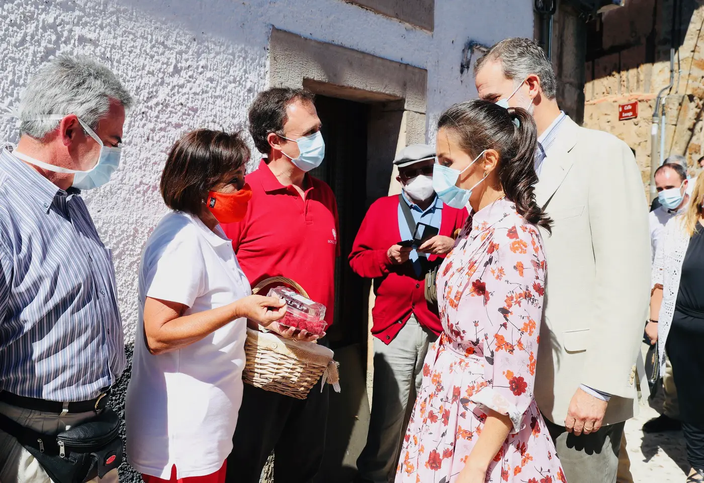 King Felipe and Queen Letizia of Spain toured the streets of the Vinuesa