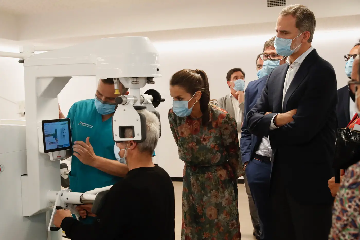 King Felipe and Queen Letizia toured the musculoskeletal treatment room of the San Prudencio Foundation