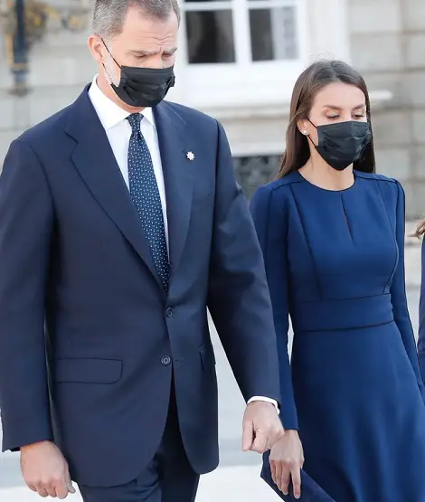 Queen Letizia of Spain in Blue dress to pay tribute to the victims of COVID19