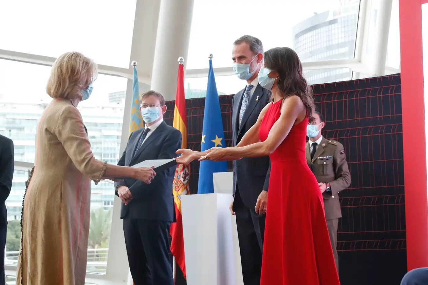 Queen Letizia presenting the awards