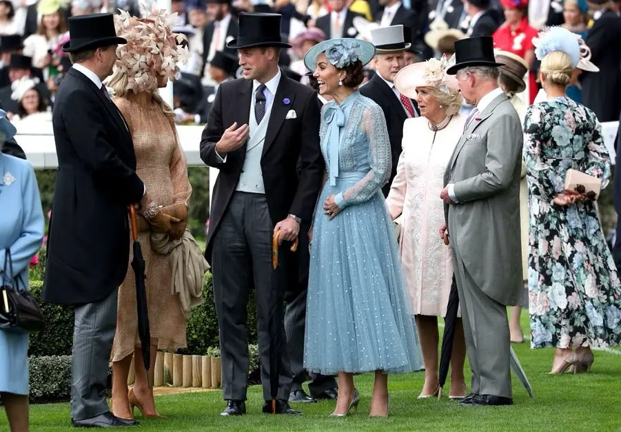 The Duchess of Cmbridge chose blue Elie Saab for Royal Ascot