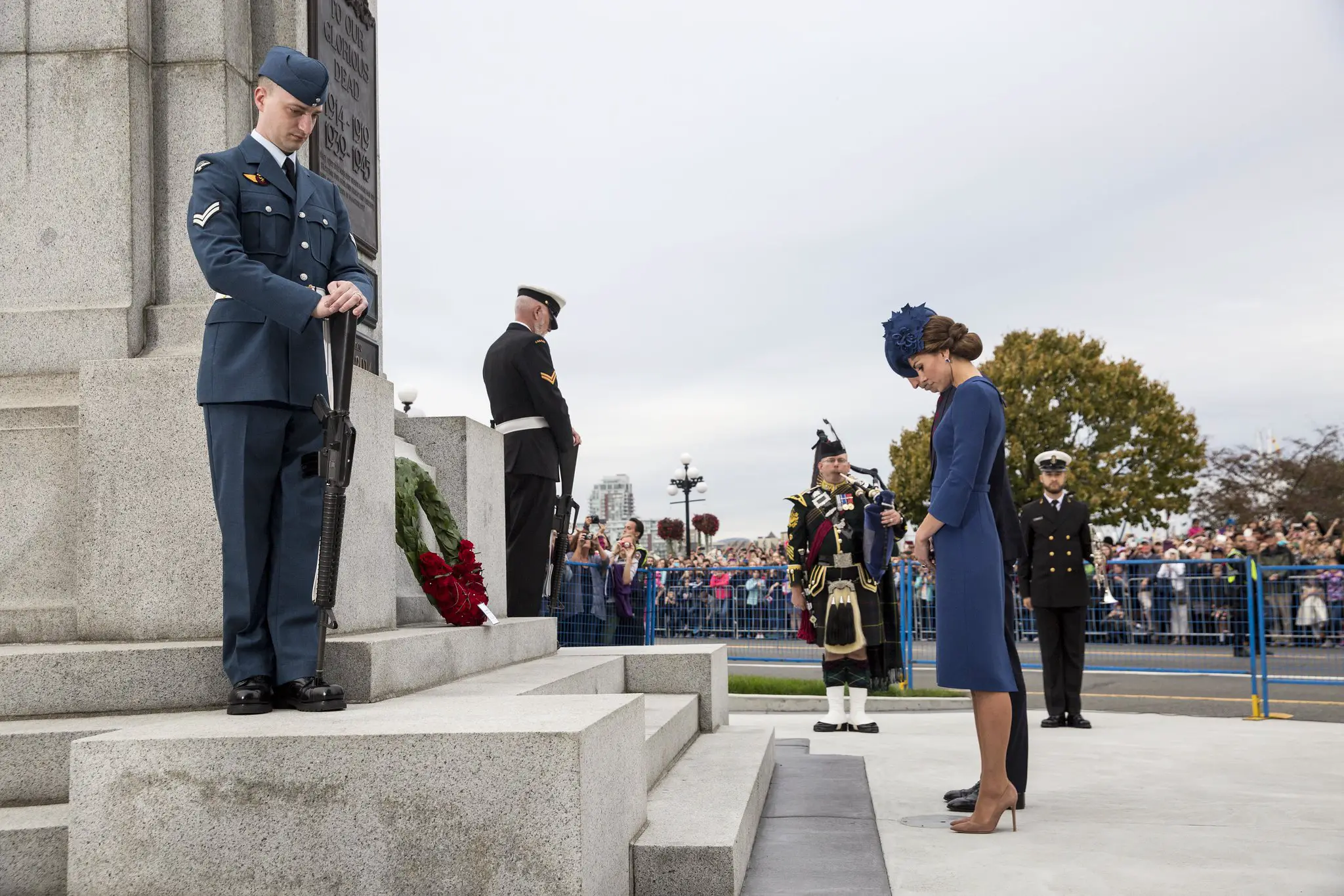 The Duke and Duchess of Cambridge paid respect to the soldiers in Victoria during welcome ceremony