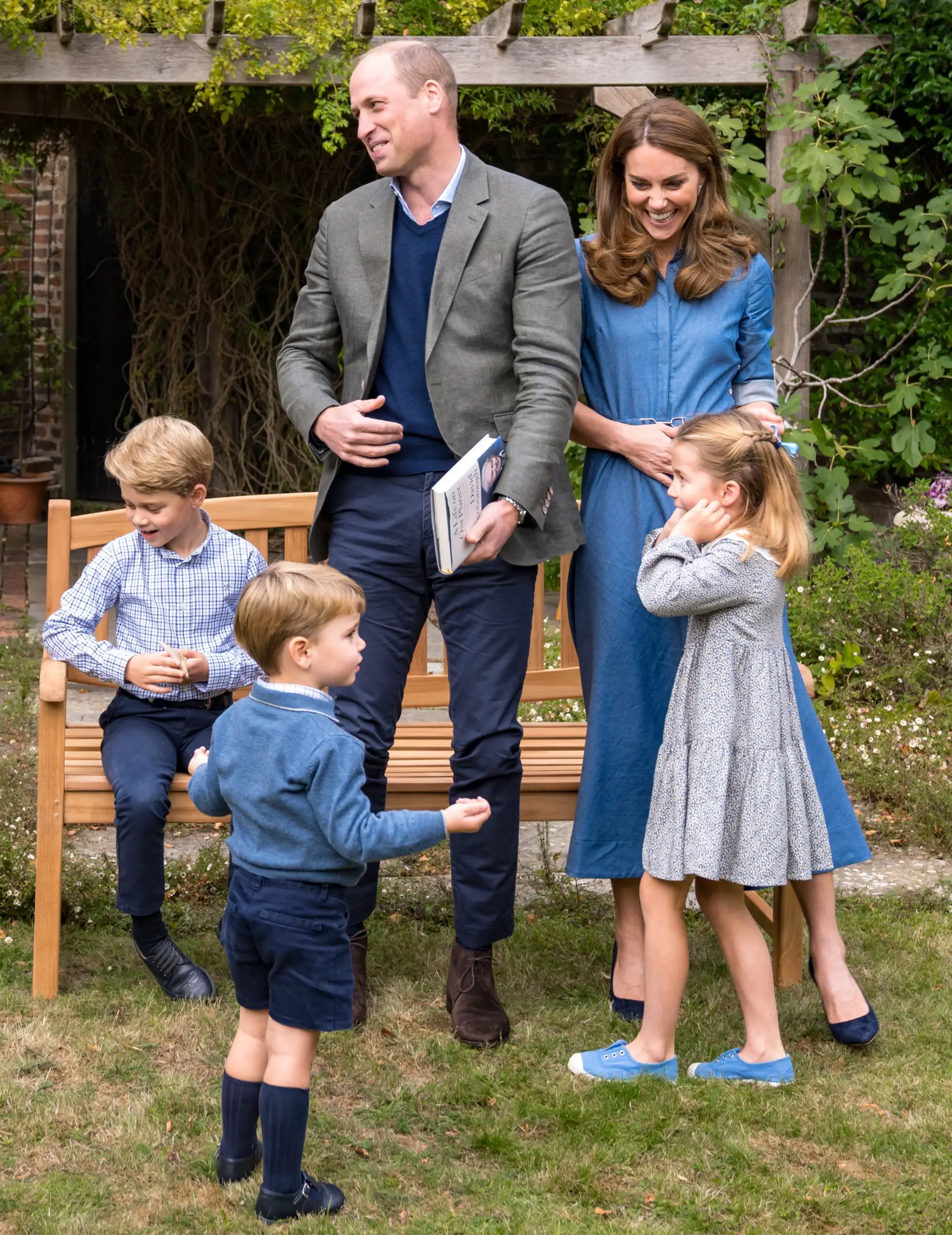 The Duke and Duchess of Cambridge released new pic of Prince George Princess Charlotte and Prince Louis