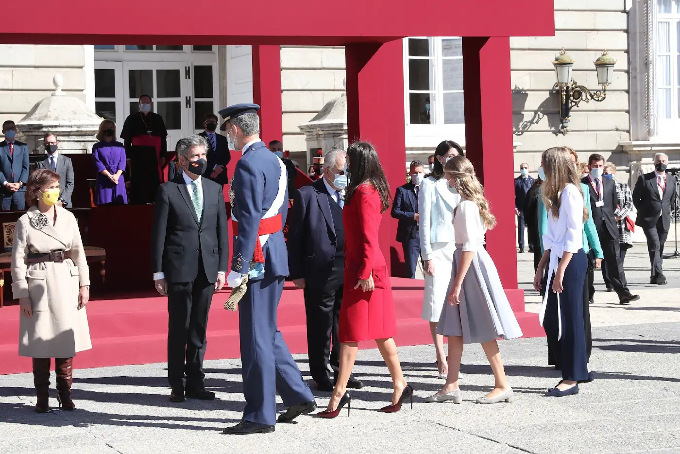 King Felipe and Queen Letizia with their daughters met with the armd forces at National day