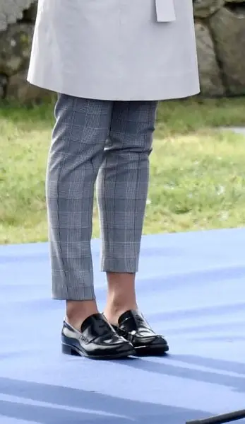 Queen Letizia wore new check grey trouser