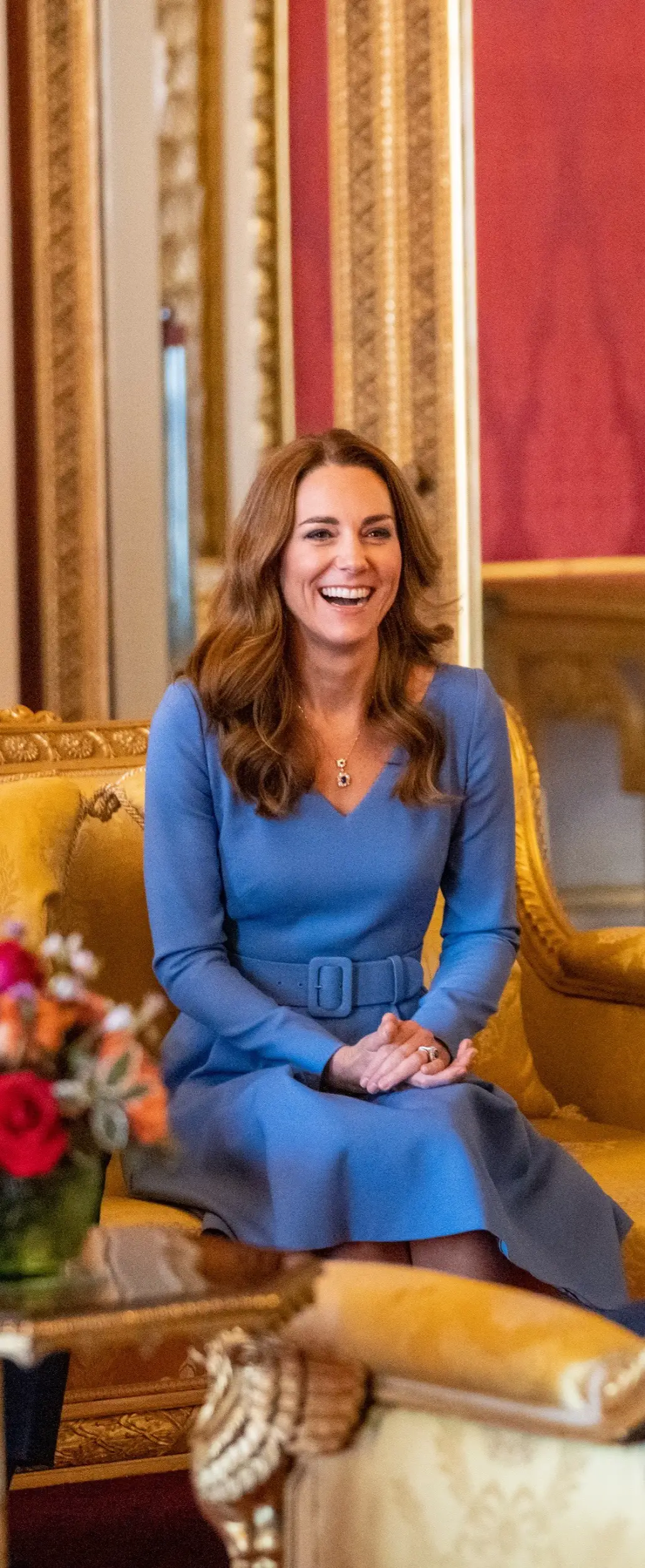 The Duchess of Cambridge looked gorgeous in cornflower blue dress to welcome Ukraine President