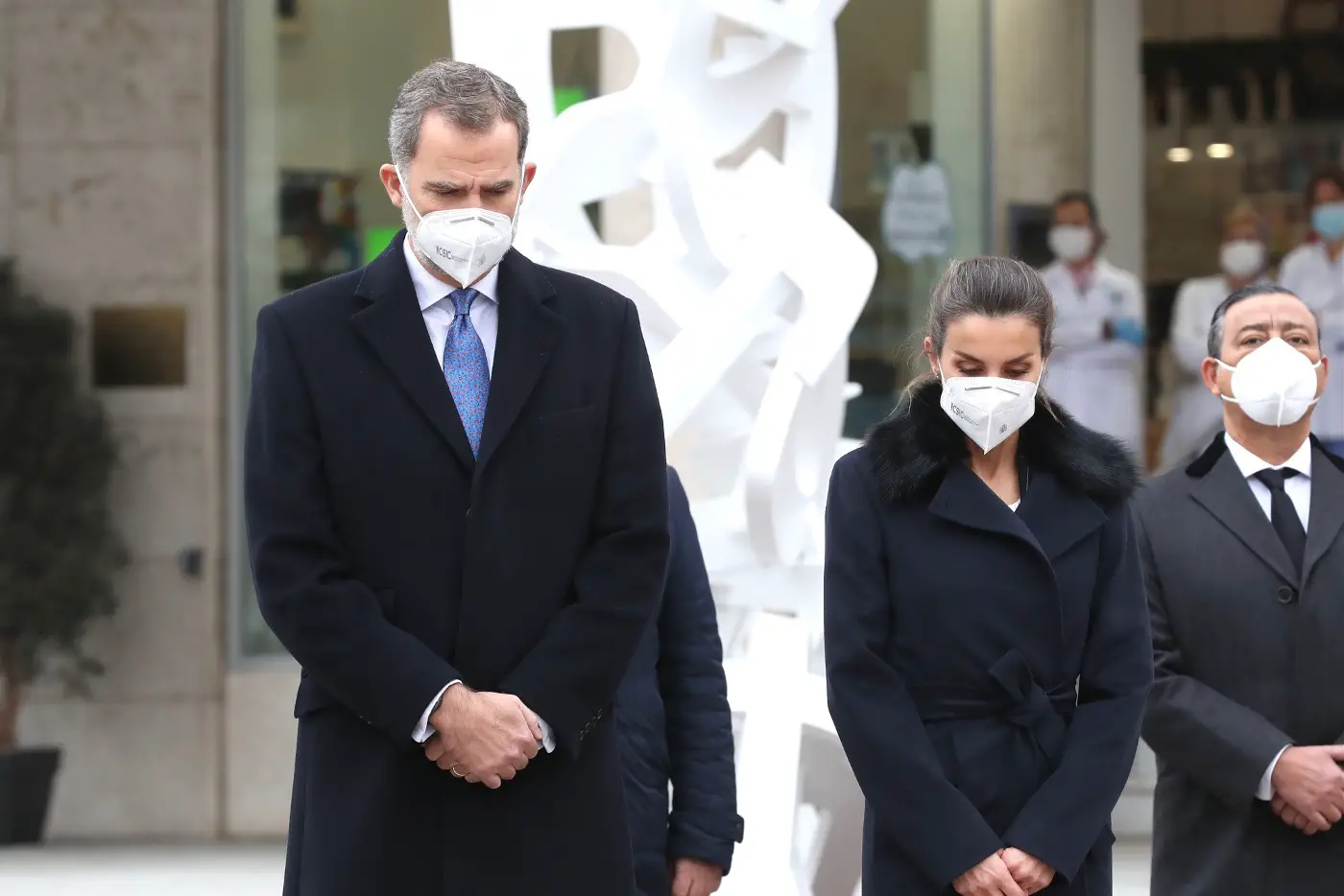 King Felipe and Queen Letizia during the minute of silence for the health workers who died in the COVID-19 pandemic