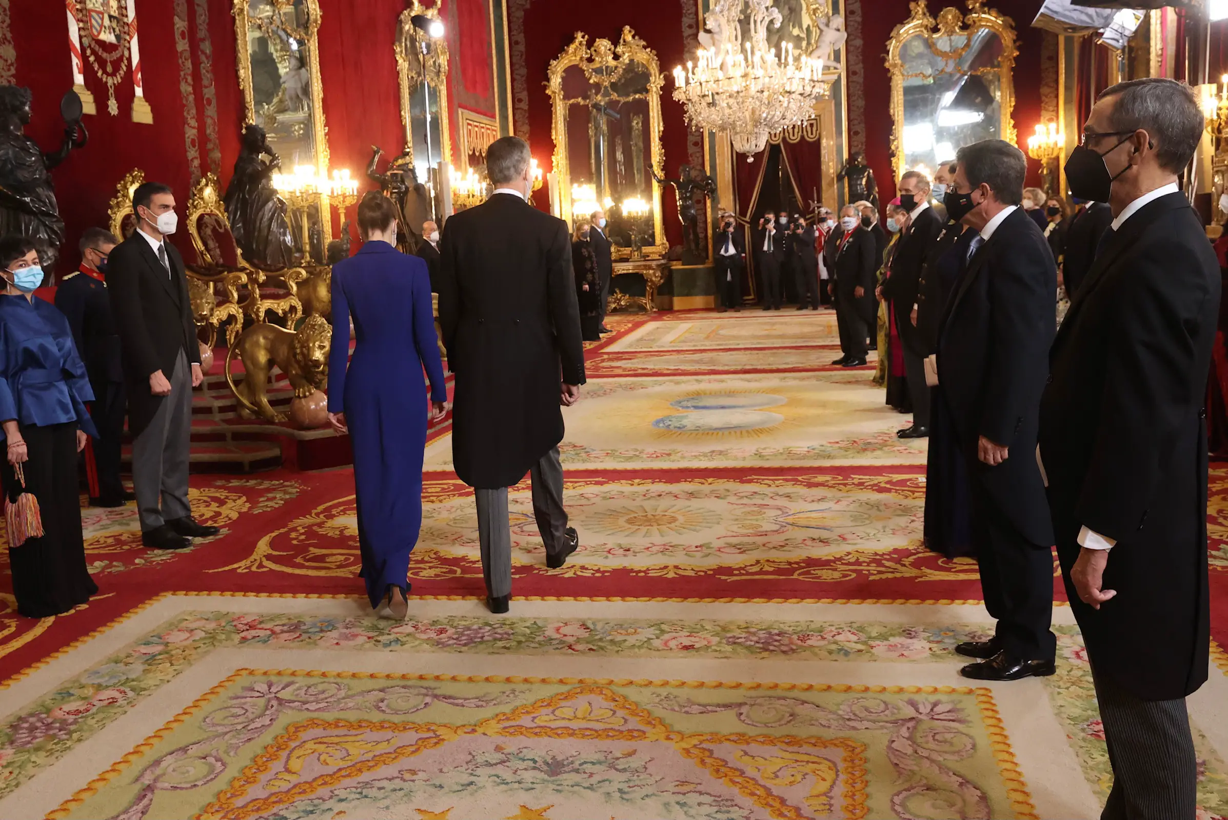 Queen Letizia wore blue maxi wrap dress at the 2021 Diplomatic Reception