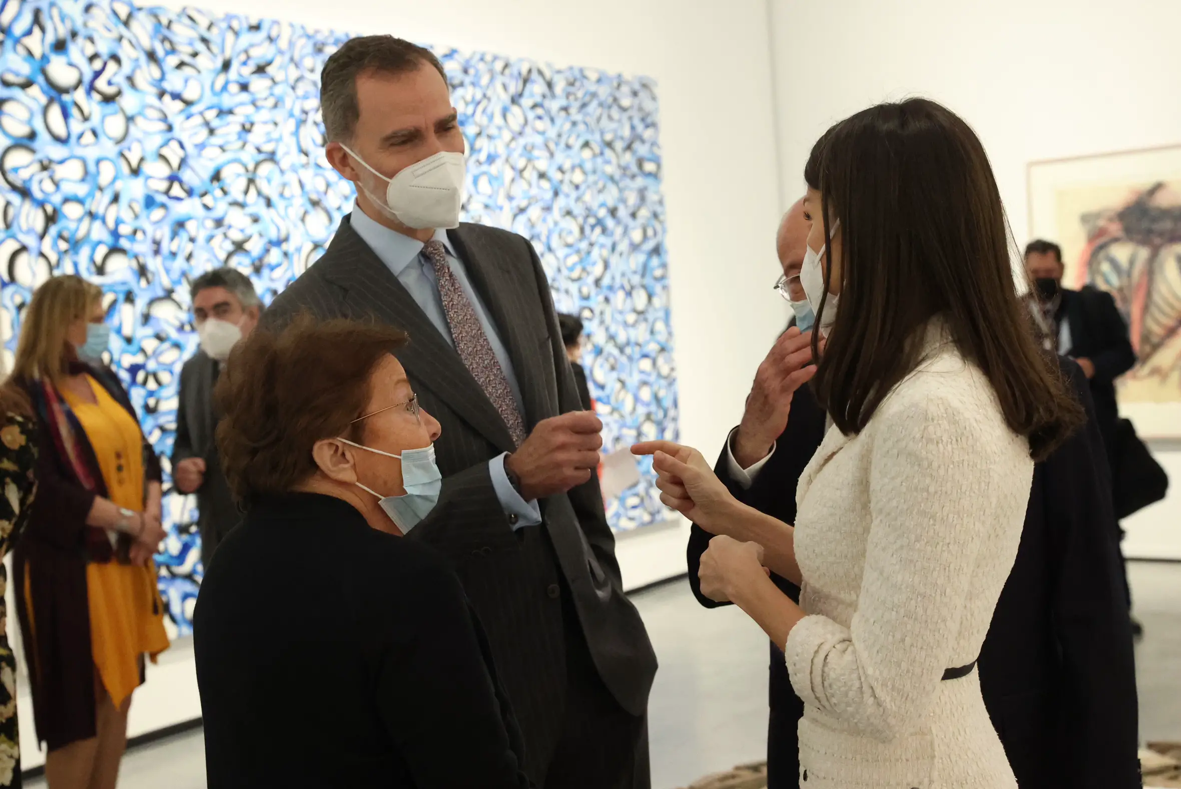 King Felipe and Queen Letizia signed the Museum's Book of Honor and had a brief meeting with the attendees before leaving.