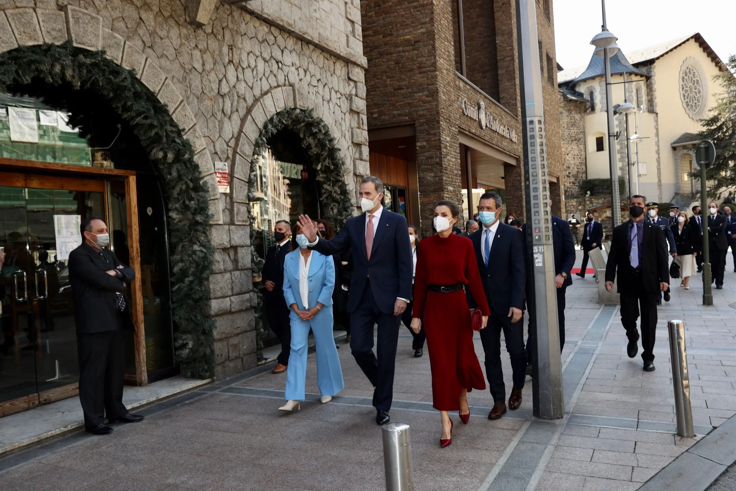 The couple had a small street tour of the city. Memebers of the public greeted the Royals very warmly