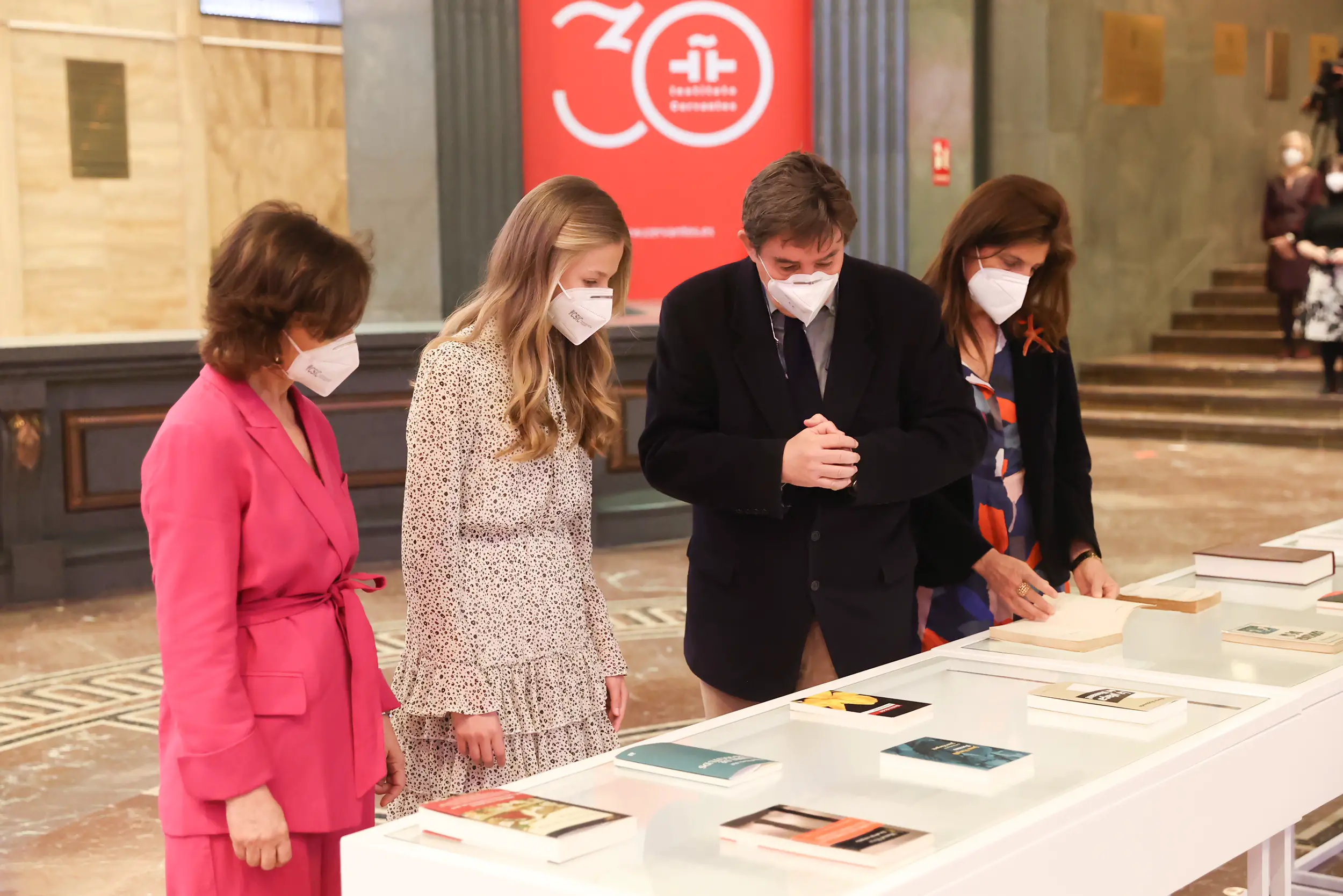 Princess Leonor with the Infanta Sofía, participated in the collective reading of Don Quixote in April 2020