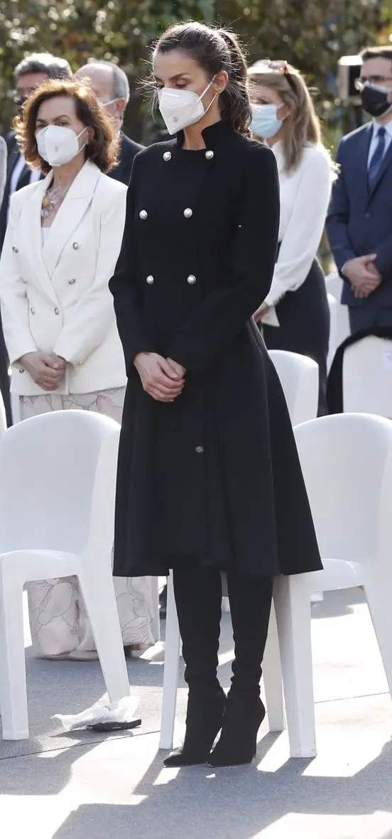 Queen Letizia in familiar look for Terrorism Memorial