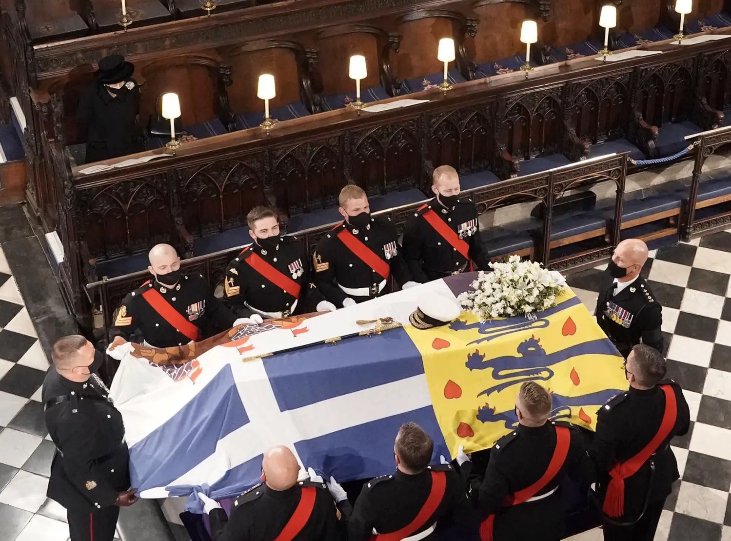 The Duke’s Coffin was covered in his personal standard and carried his sword, naval cap, and a wreath of flowers with a message from Her Majesty