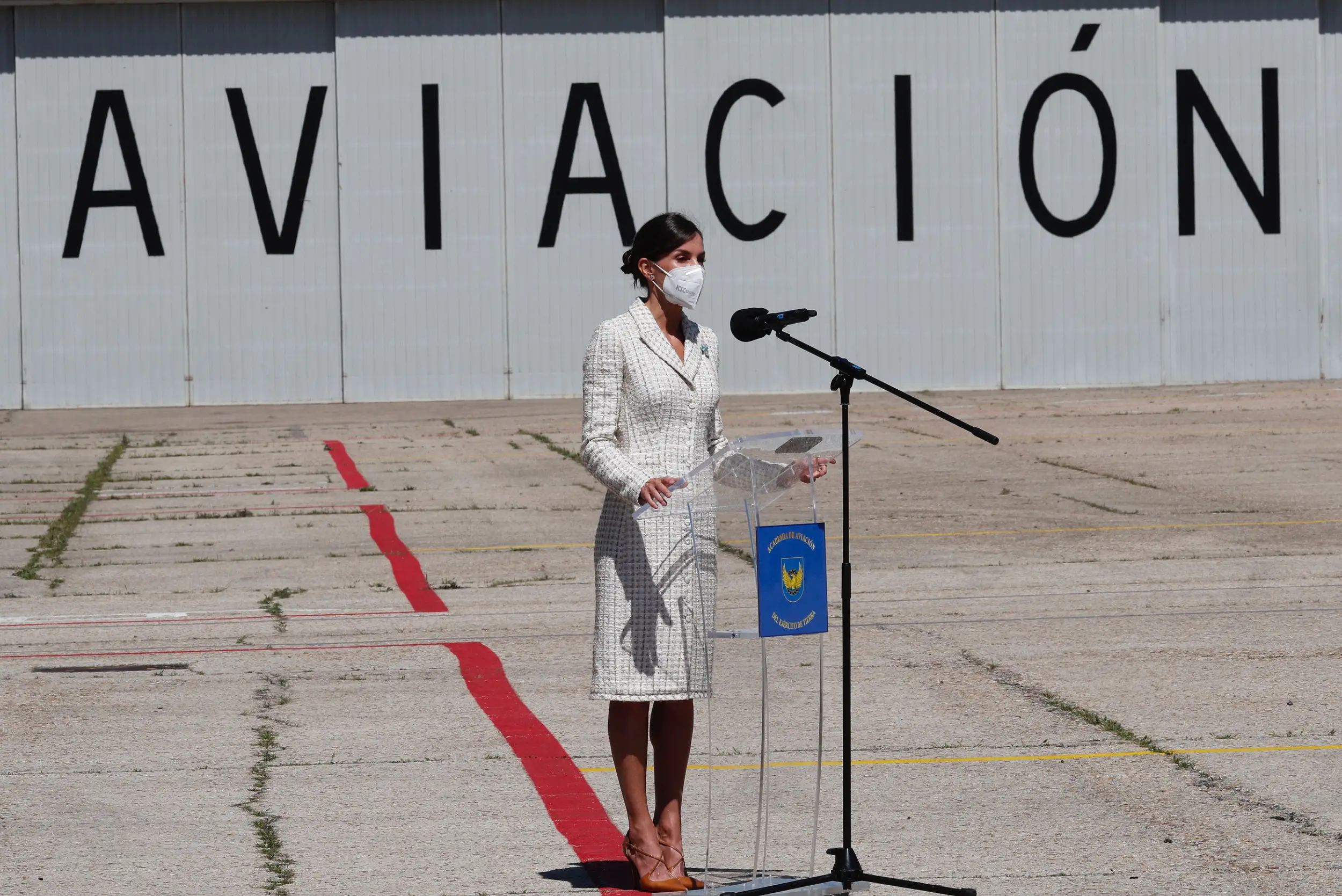 Queen Letizia addressing the Military regiment