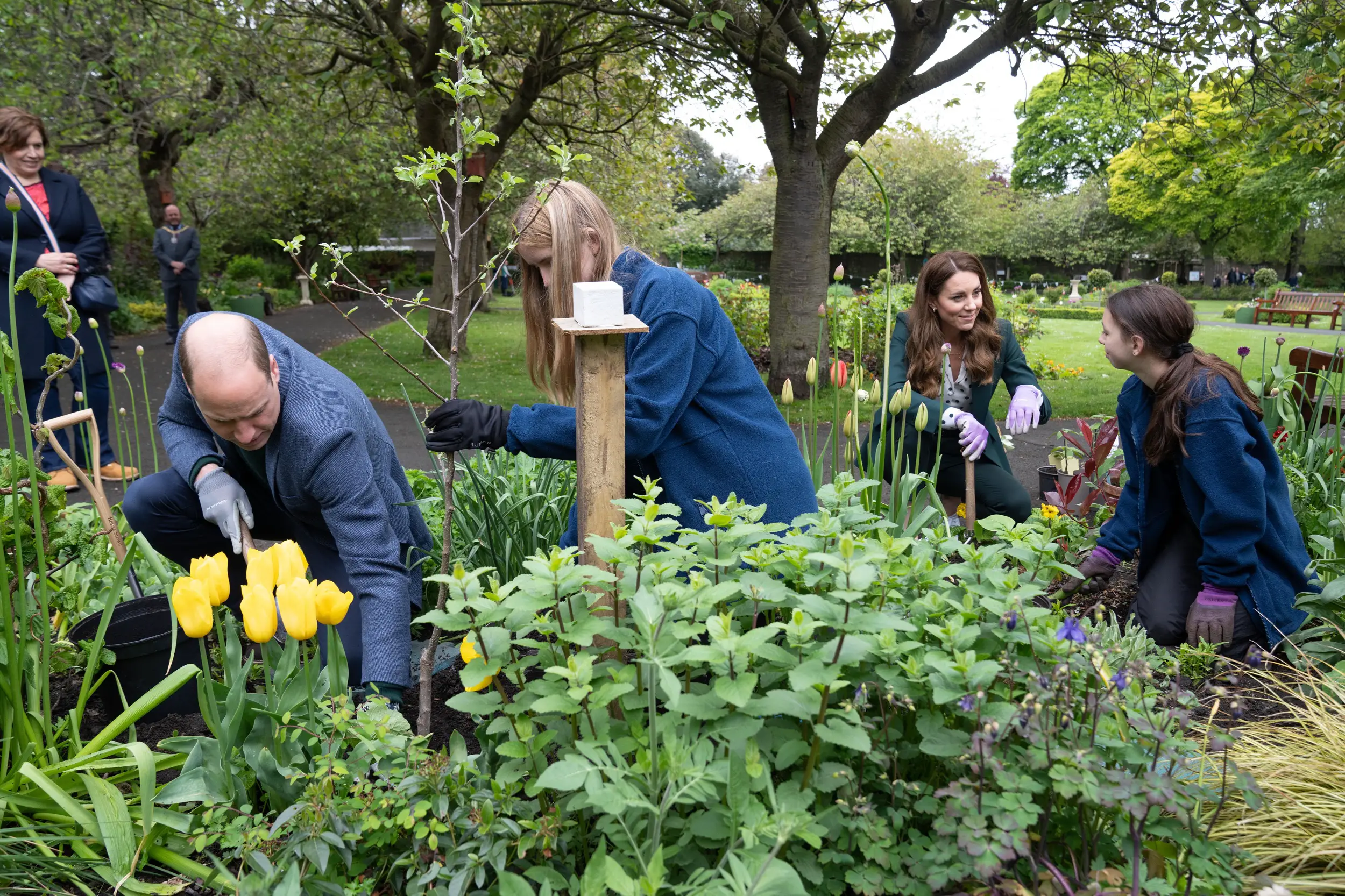 The Earl and Countess of Strathearn, William and Catherine's Scottish title, met with teenagers doing their Duke of Edinburgh’s bronze award and helped to plant sunflowers.