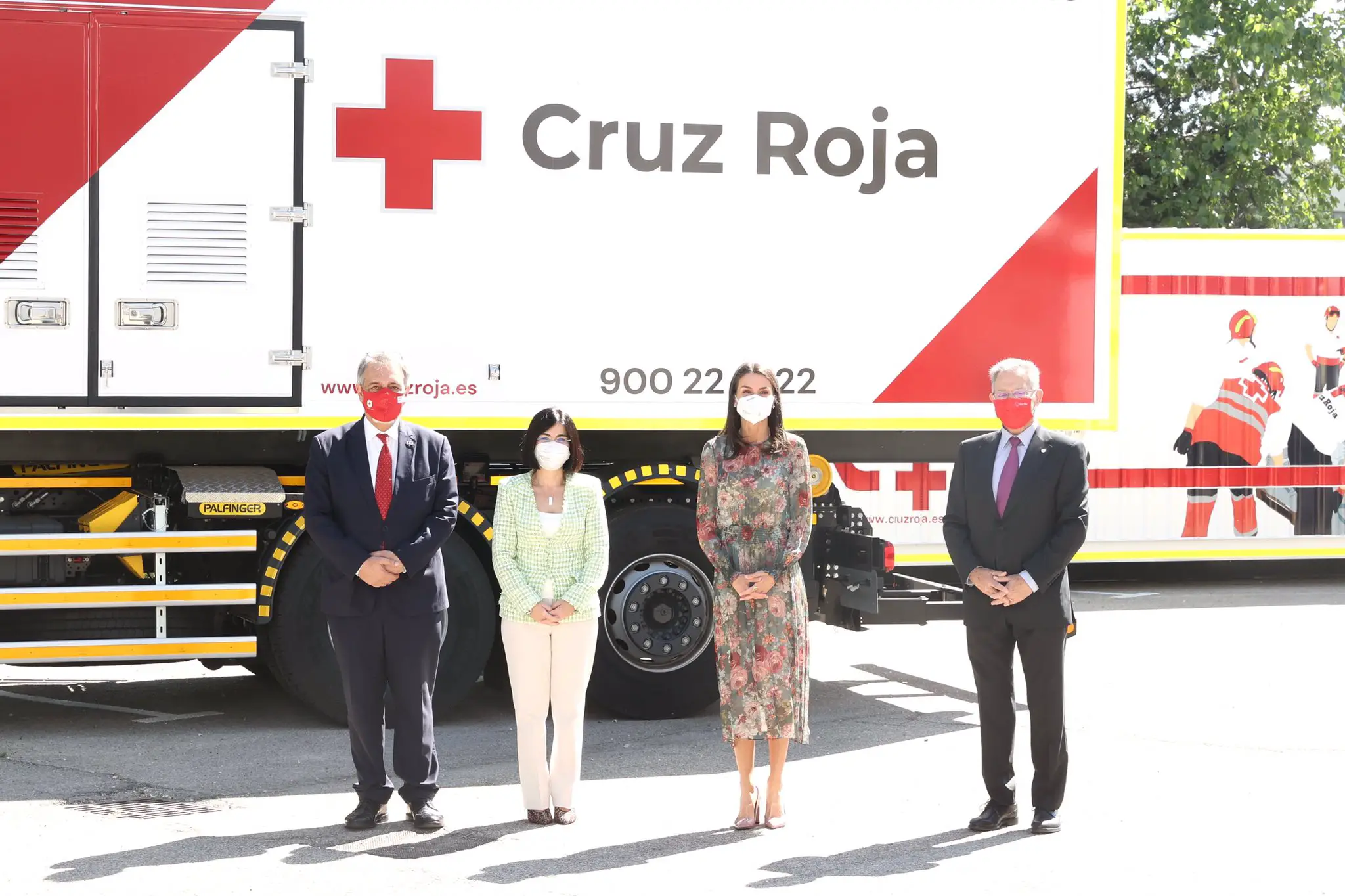 Queen Letizia brought back Floral Beauty for Spanish Red Cross visit