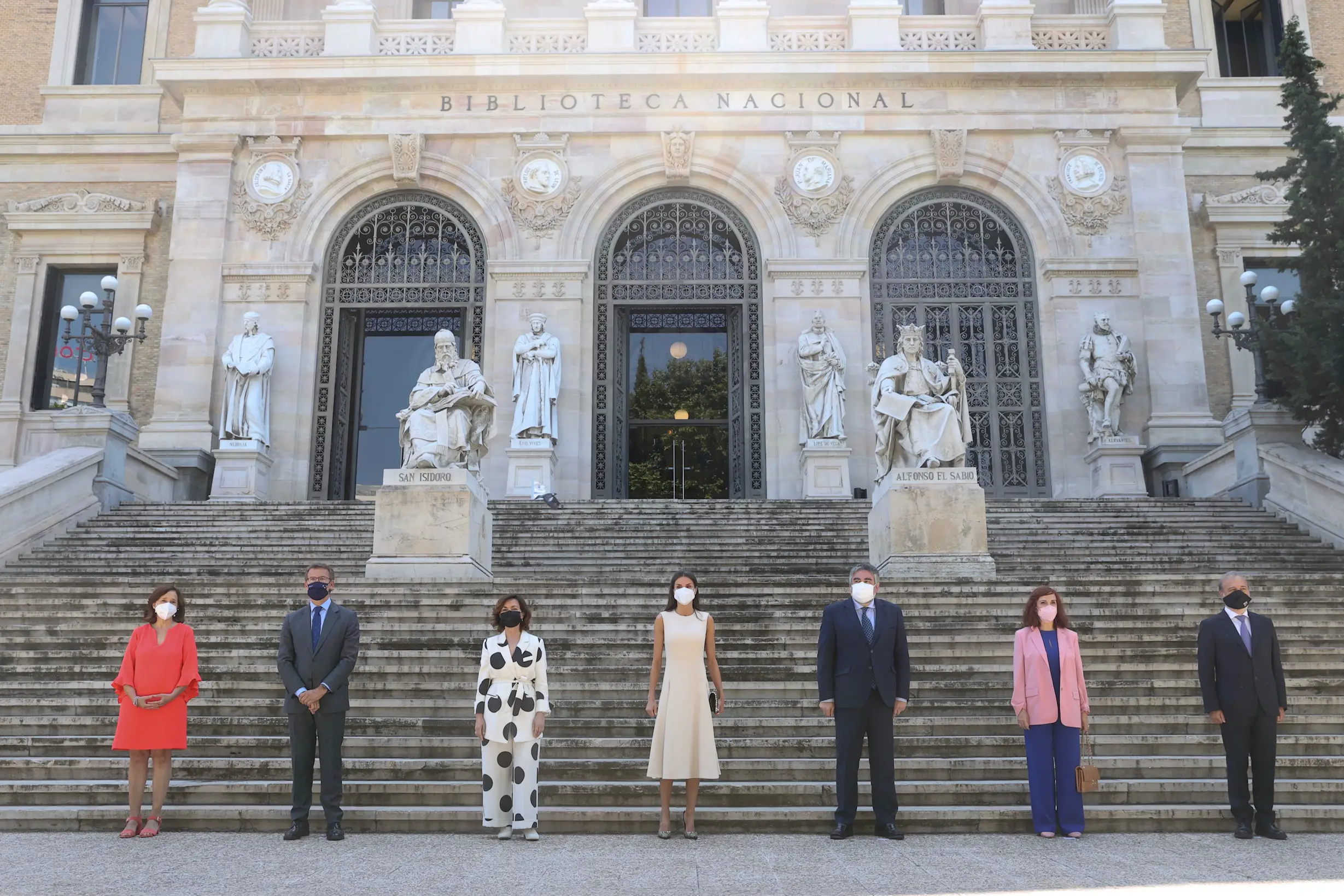 Queen Letizia brought back familiar elegance to Artistic Exhibition
