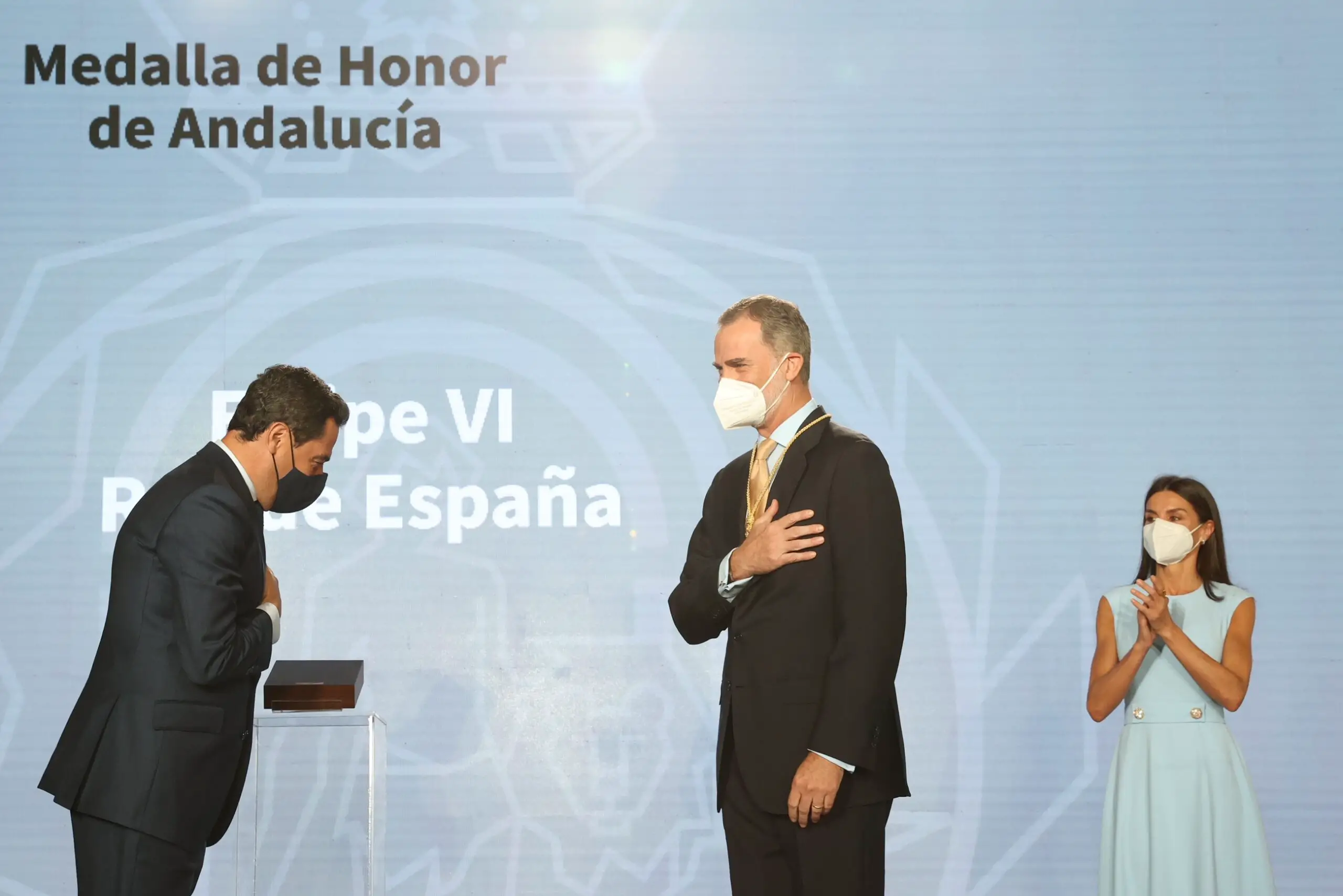 The first Medal of Honor of Andalusia was awarded by the Andalusian Government to King Felipe VI for constituting a solid bond between Andalusia and the State