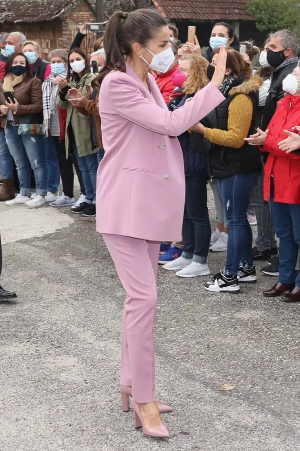 Queen Letizia of Spain wore Hugo Boss Petal Pink Suit to present the School of the Year Award