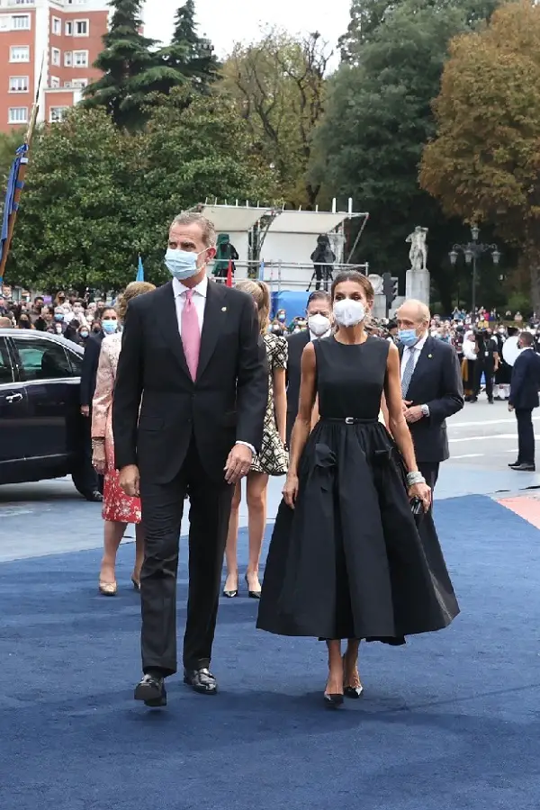 Queen Letizia was wearing a black 2nd Skin Co dress.