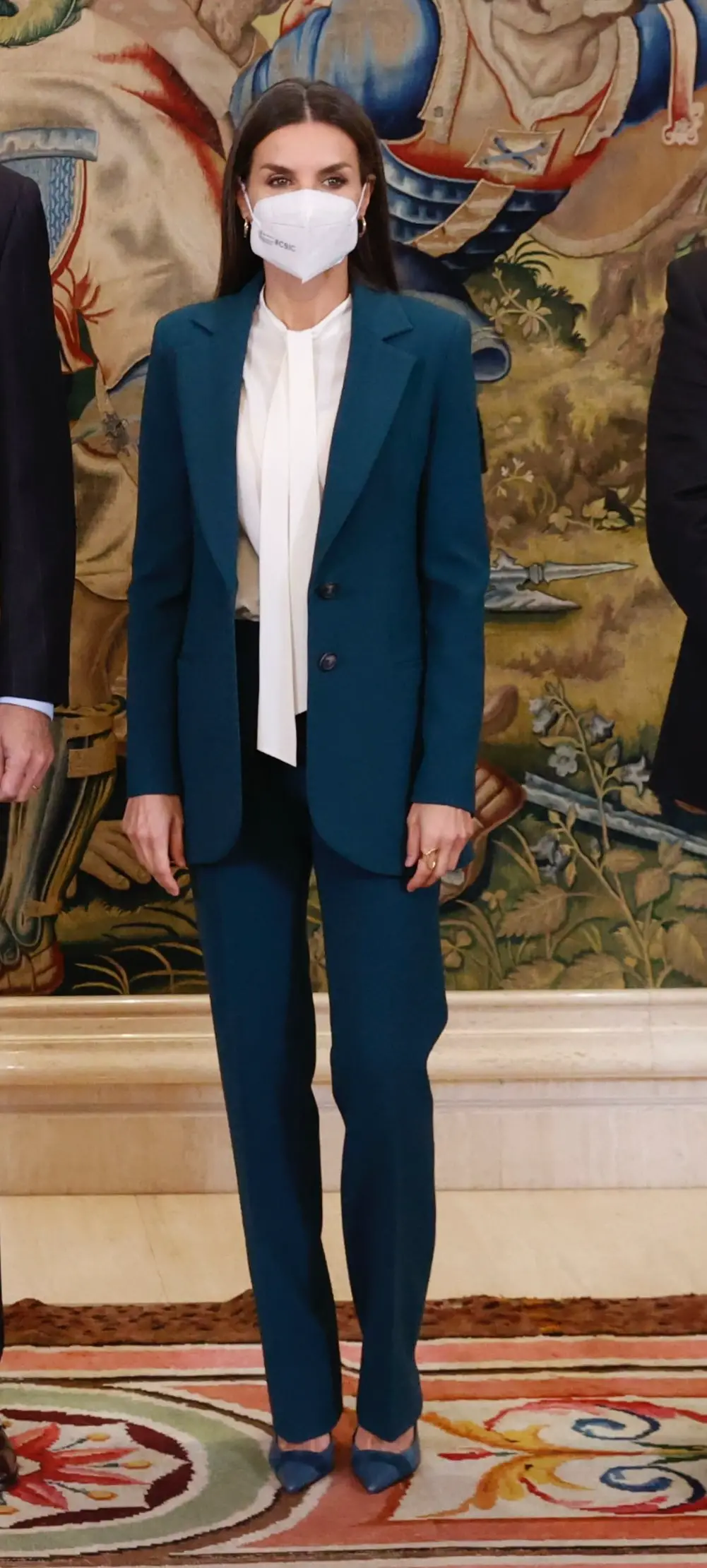 Queen Letizia chose green carolina Herrera suit for Palace engagements