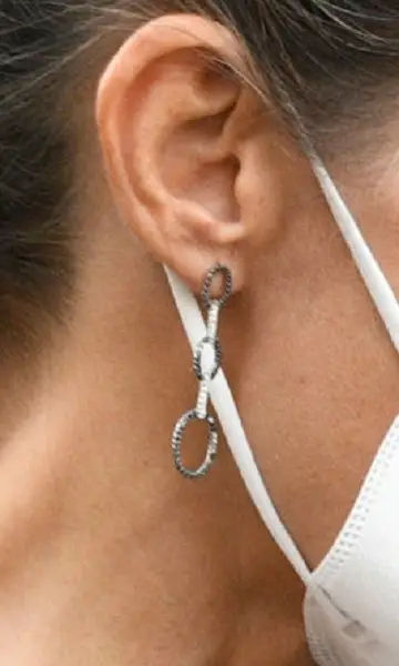 Queen Letizia of Spain wore chain earrings