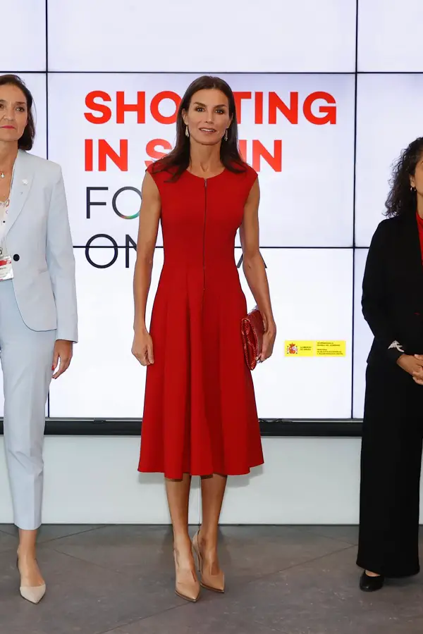 Queen Letizia of Spain chose Red Carolina Herrera for Filming Roundtable