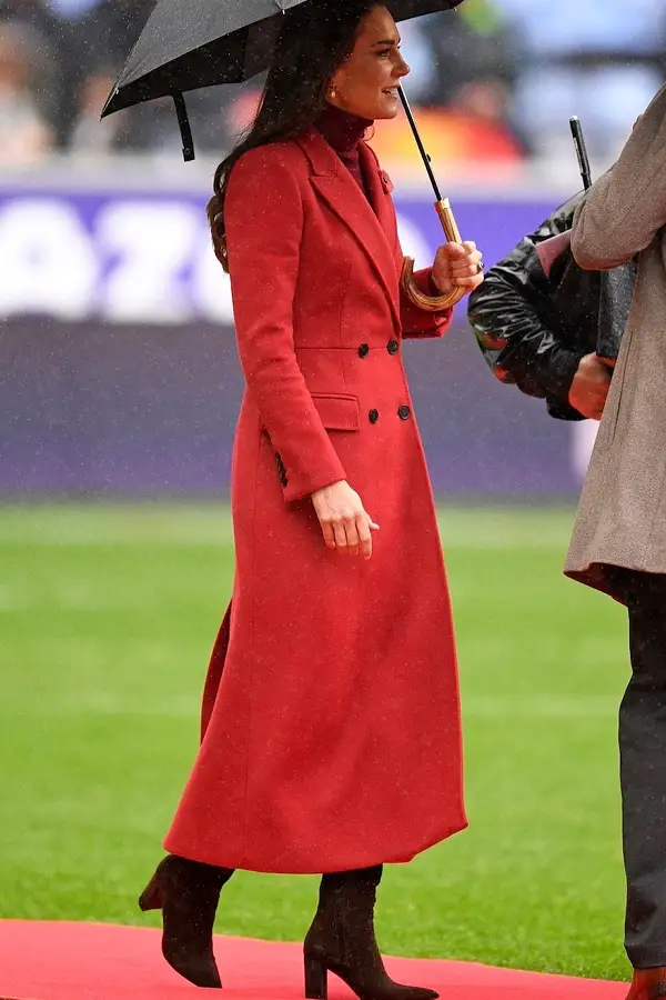 The Princess of Wales in red to cheer up rugby teams in Wigan