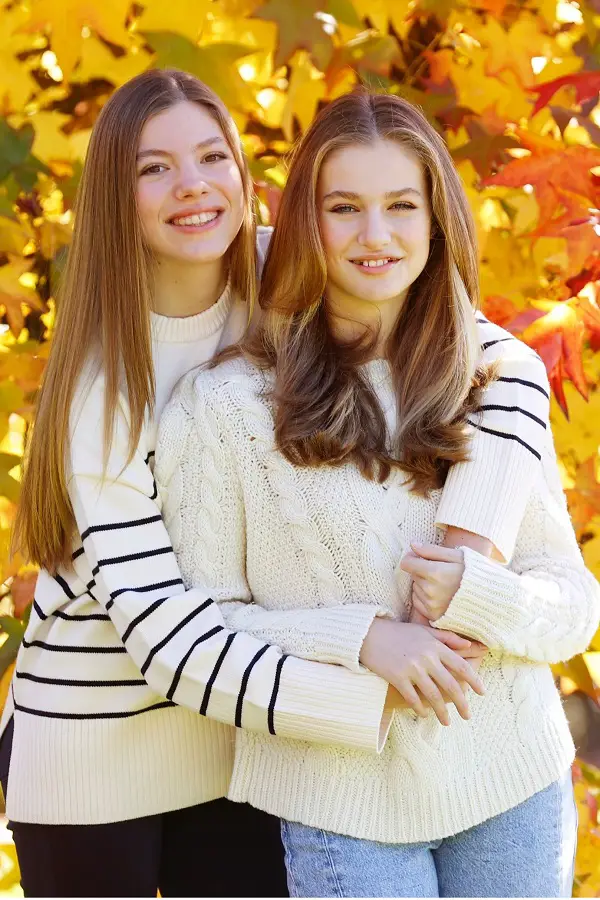 Princess Leonor and Princess Sofia are the star of 2022 Christmas card