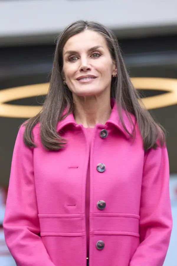 Queen Letizia in hot pink for last public outing of 2022