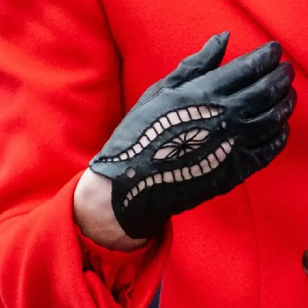 Black Evica Gloves