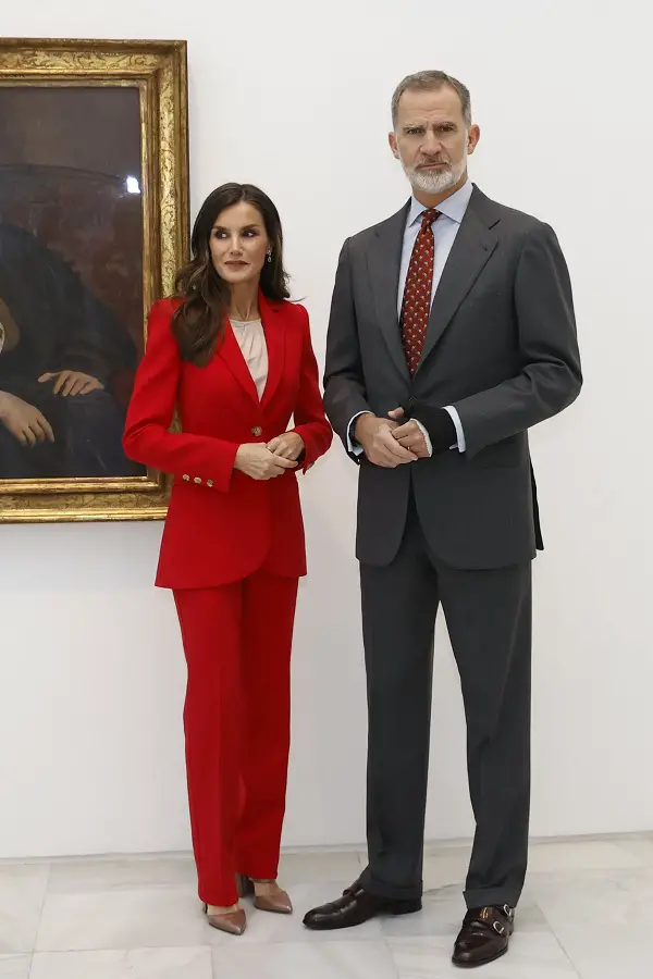 Queen Letizia in red for Picaso exhibition opening