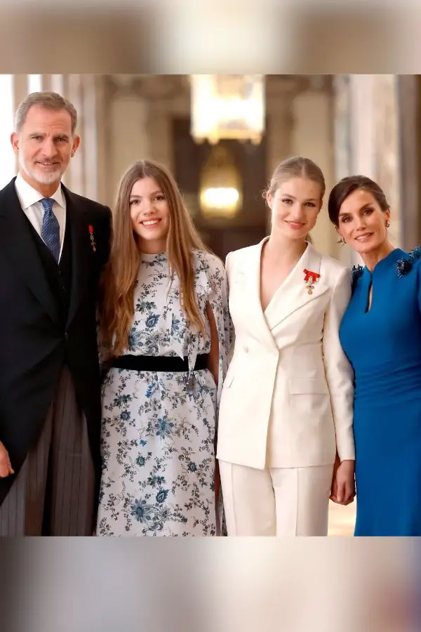Spanish Royal Family Released 2023 Christmas Card (1)